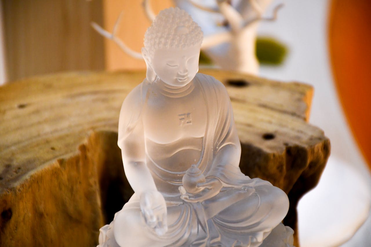 Minimalista Buddha szobor